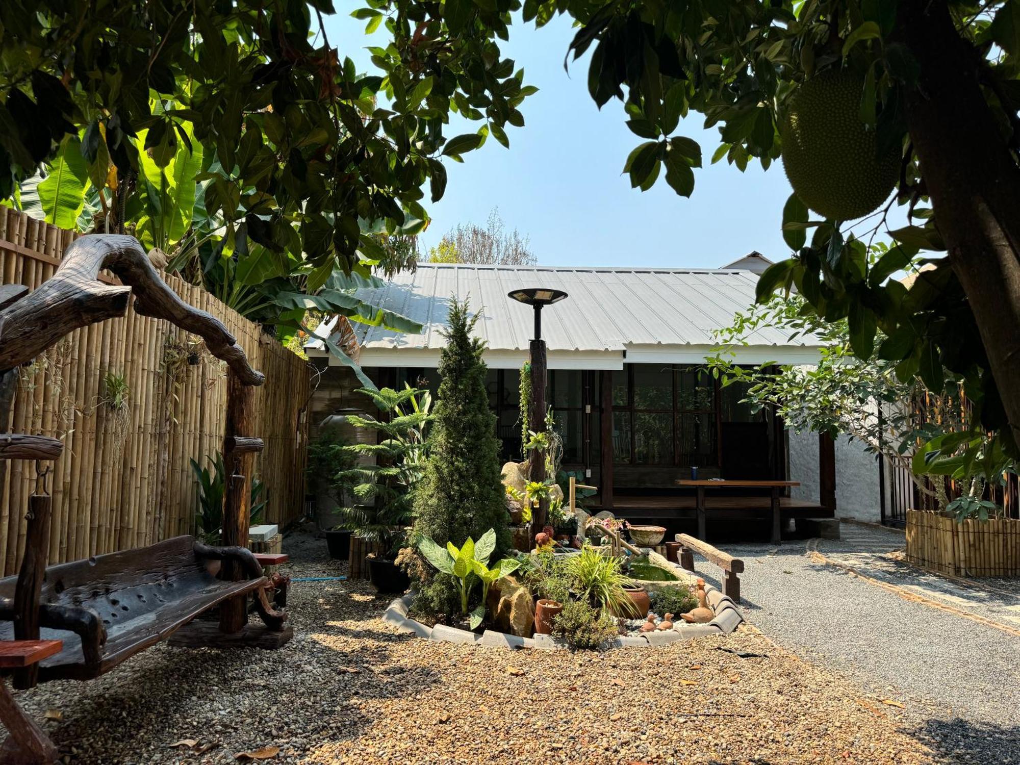 Proud Chiang Mai Poshtel — Photos 1